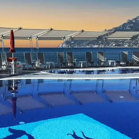 Mareluna Promenade - Exclusive Apartments Salerno Exterior photo
